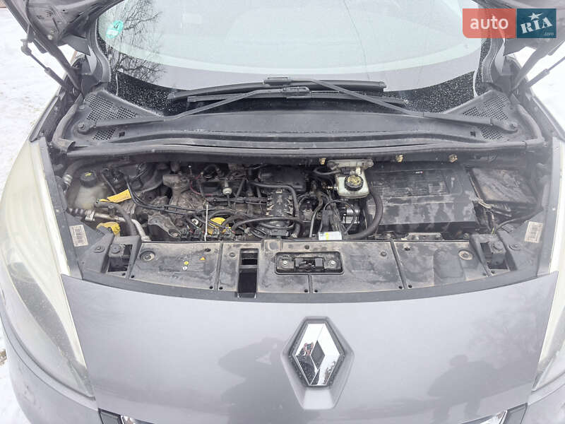 Минивэн Renault Scenic 2012 в Ромнах