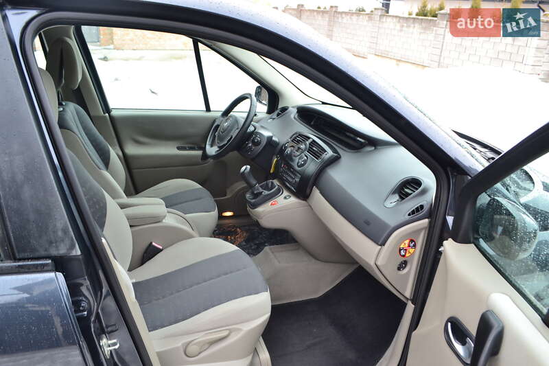 Минивэн Renault Scenic 2006 в Ровно