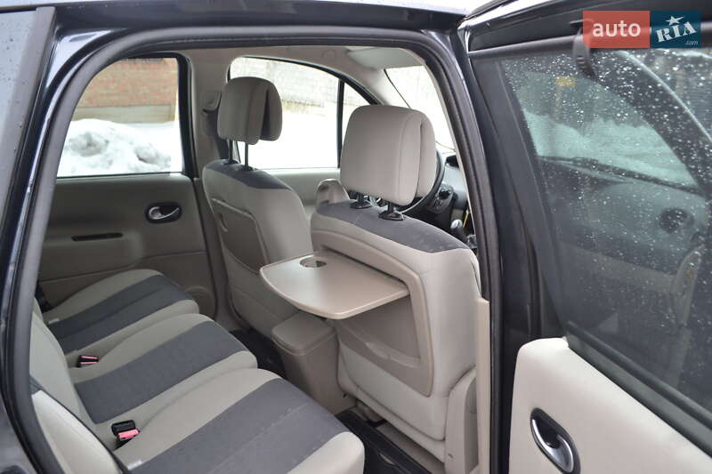 Минивэн Renault Scenic 2006 в Ровно