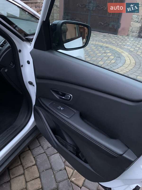 Минивэн Renault Scenic 2016 в Городке фото 14 Минивэн Renault Scenic 2016 в Городке