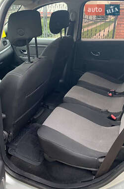 Минивэн Renault Scenic 2012 в Бурштыне