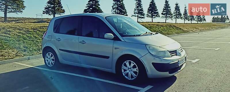 Минивэн Renault Scenic 2004 в Надворной