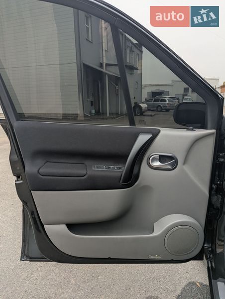 Минивэн Renault Scenic 2004 в Полтаве