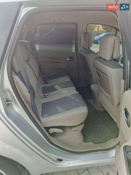 Минивэн Renault Scenic 2005 в Городке