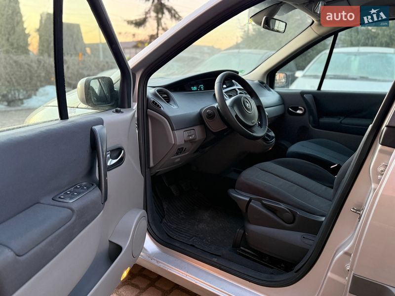 Минивэн Renault Scenic 2006 в Сарнах
