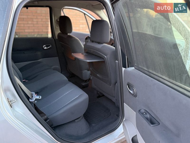 Минивэн Renault Scenic 2006 в Сарнах