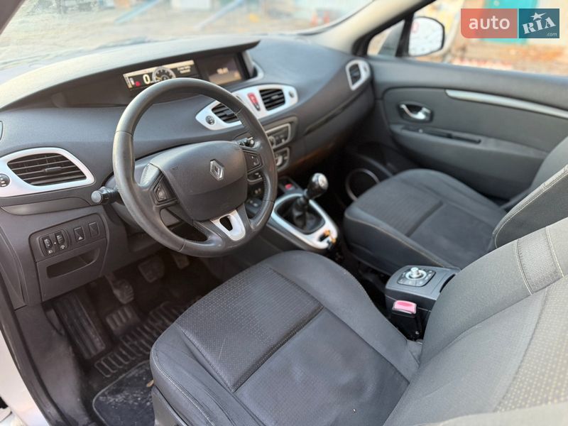 Минивэн Renault Scenic 2010 в Ровно