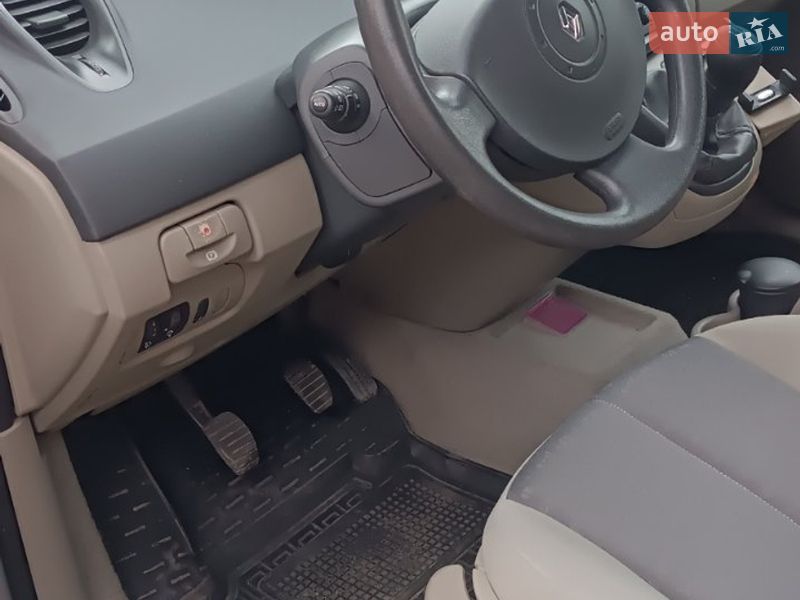 Минивэн Renault Scenic 2005 в Нетешине