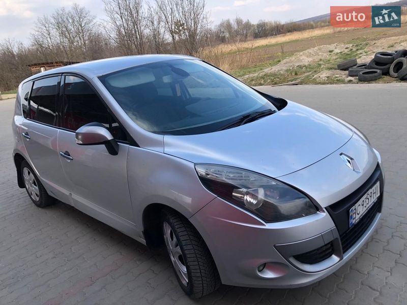 Мінівен Renault Scenic 2011 в Рівному