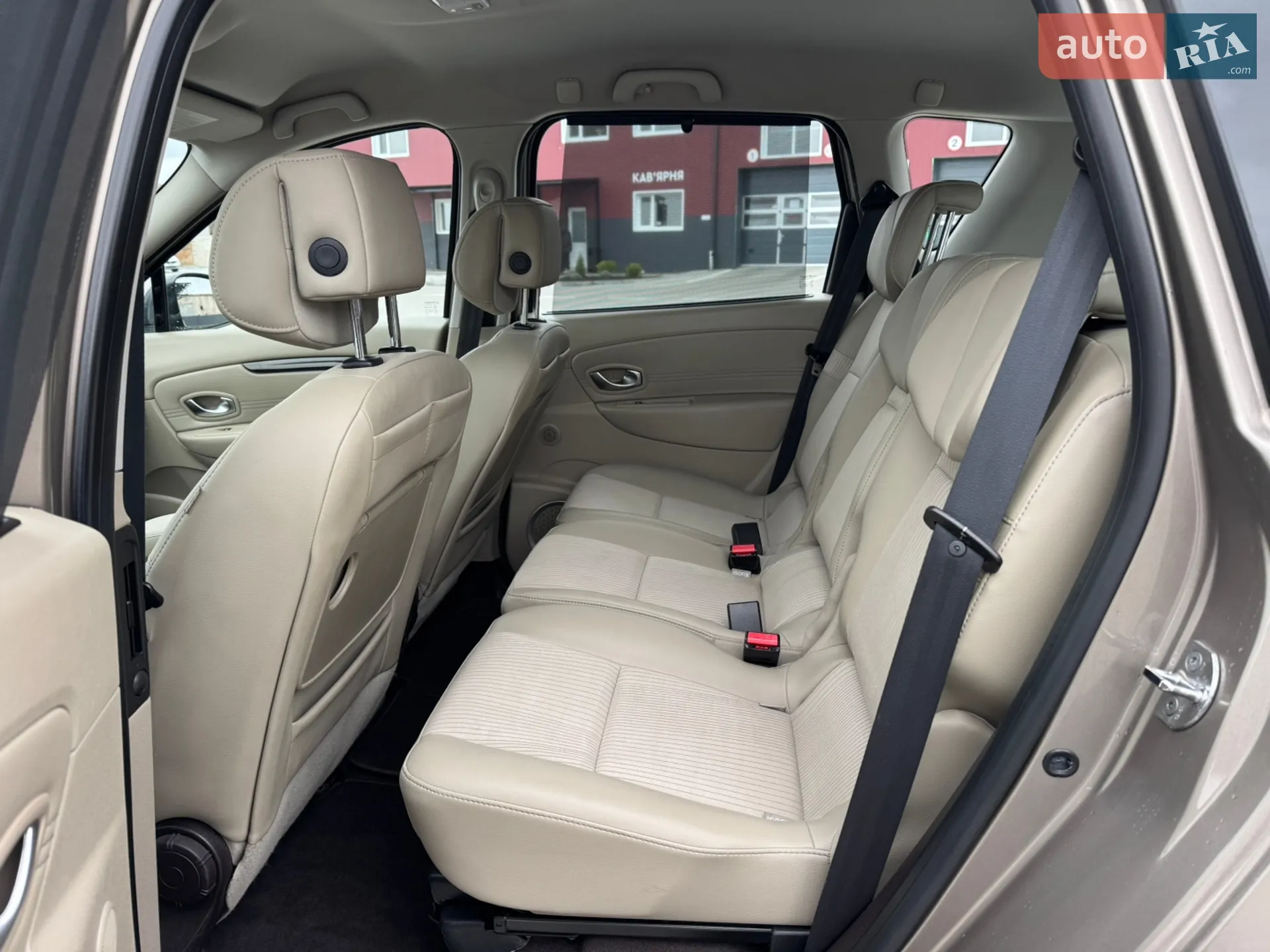 2010 Renault Scenic - мініатюра 17
