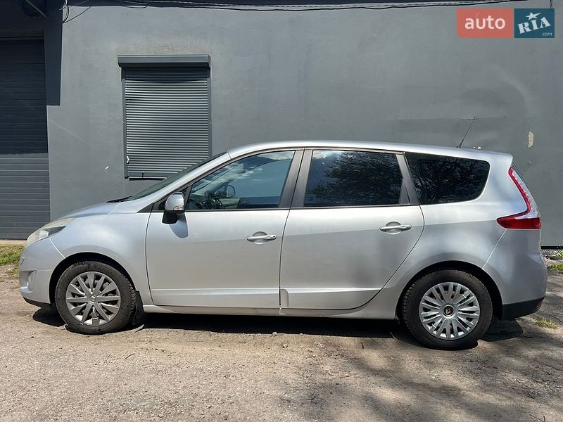 Минивэн Renault Scenic 2012 в Киеве