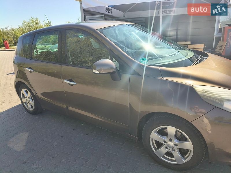 Минивэн Renault Scenic 2010 в Ивано-Франковске