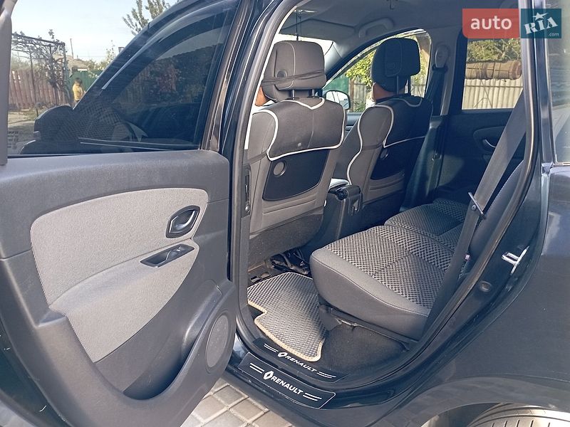 Минивэн Renault Scenic 2011 в Глобине