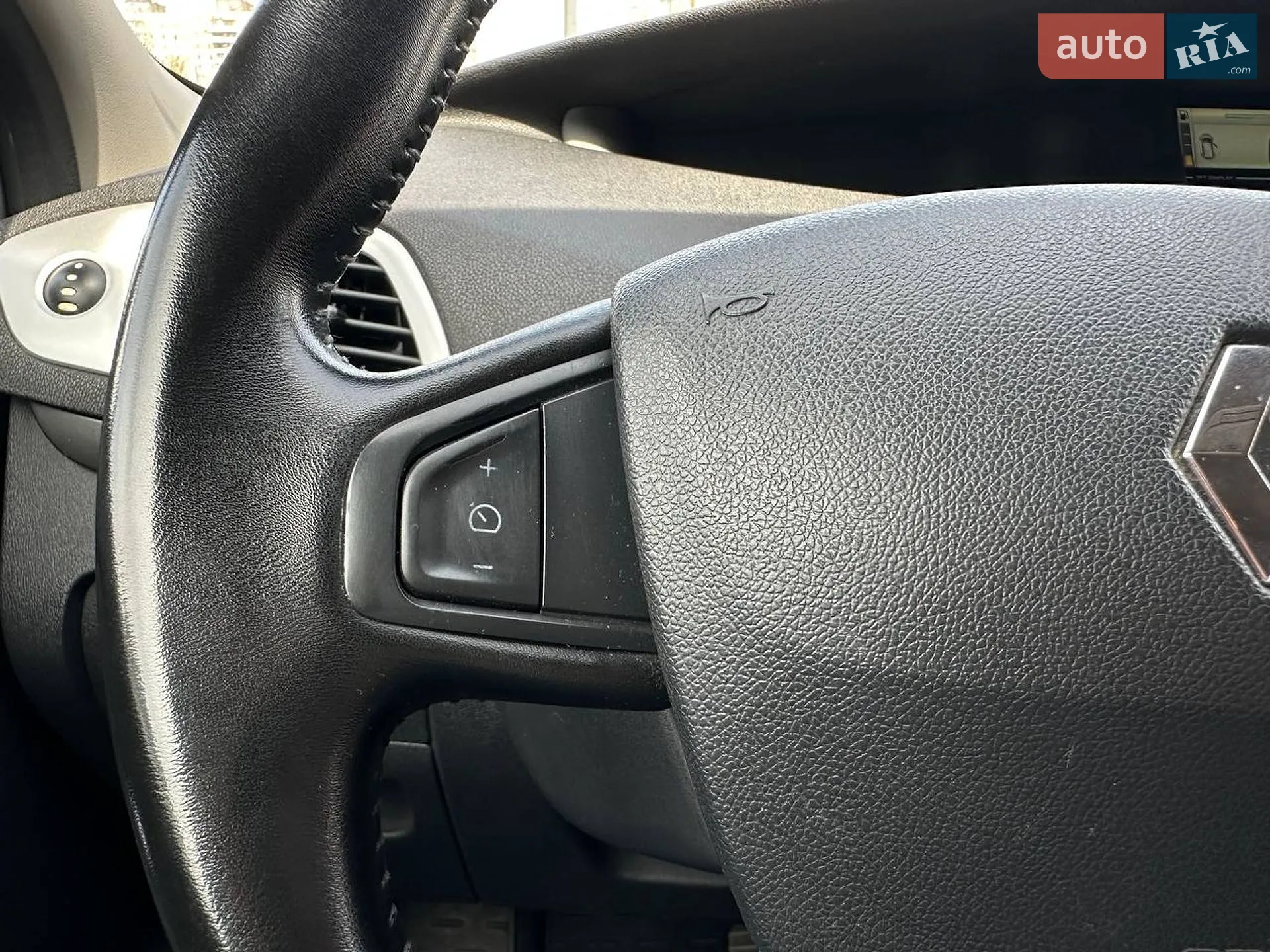 2010 Renault Scenic - мініатюра 18