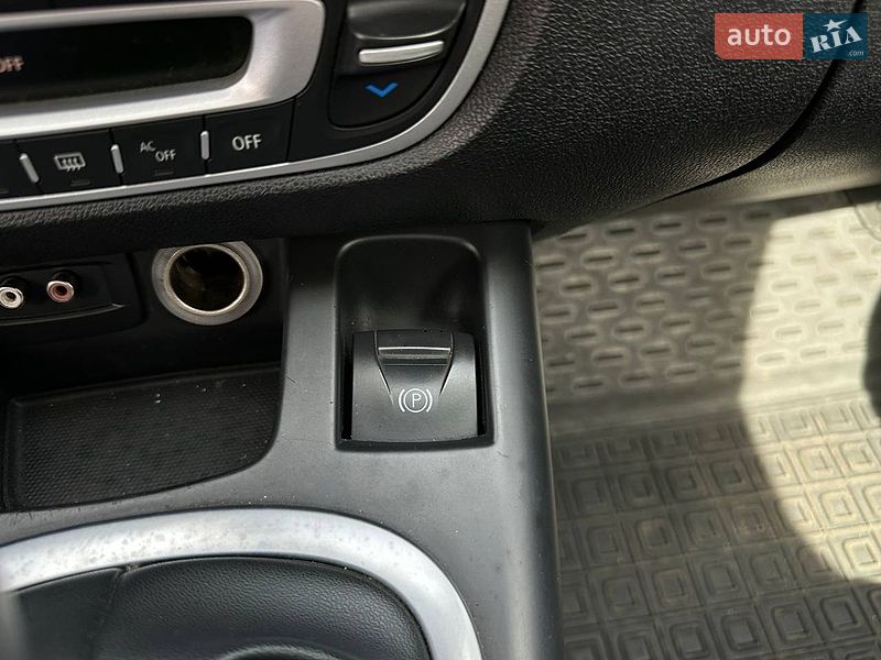 Минивэн Renault Scenic 2010 в Киеве