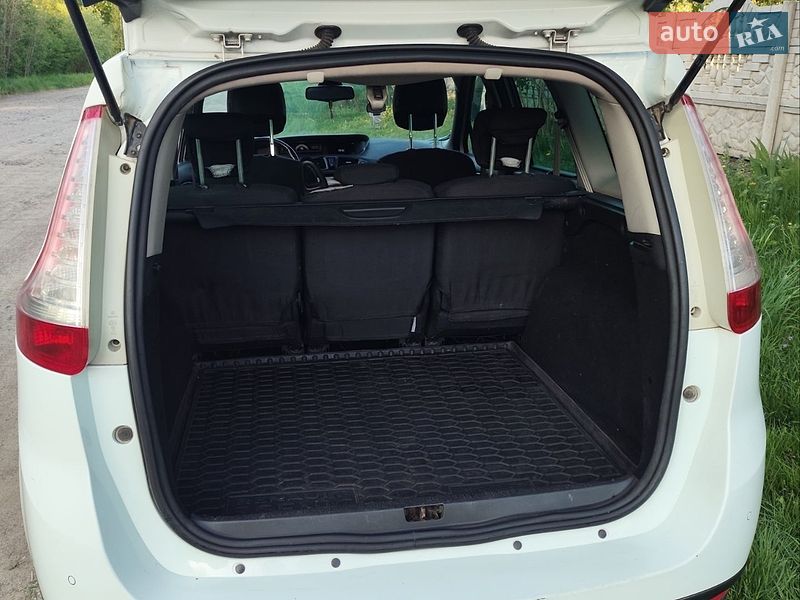 Минивэн Renault Scenic 2015 в Литине