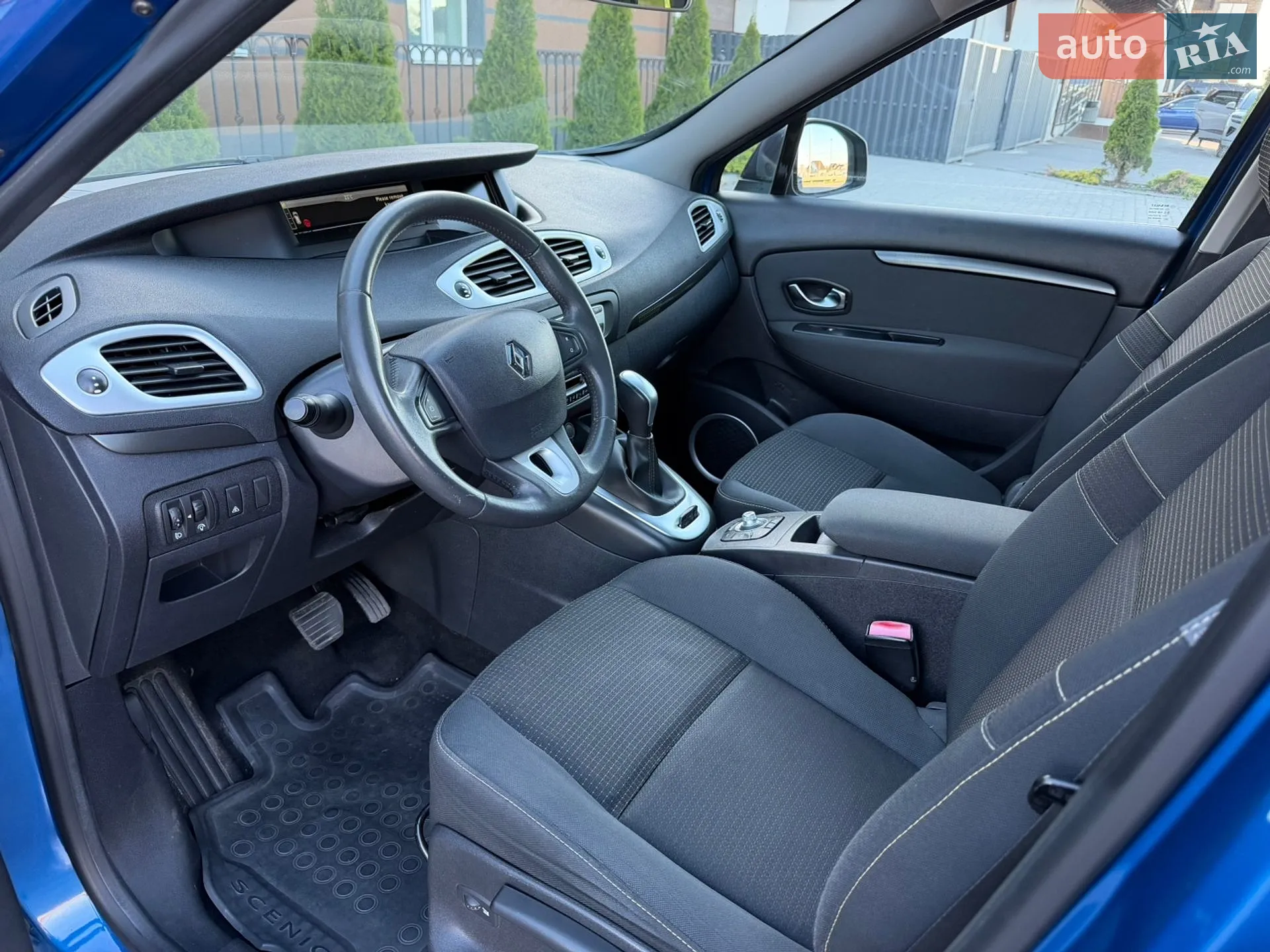 2010 Renault Scenic - мініатюра 12