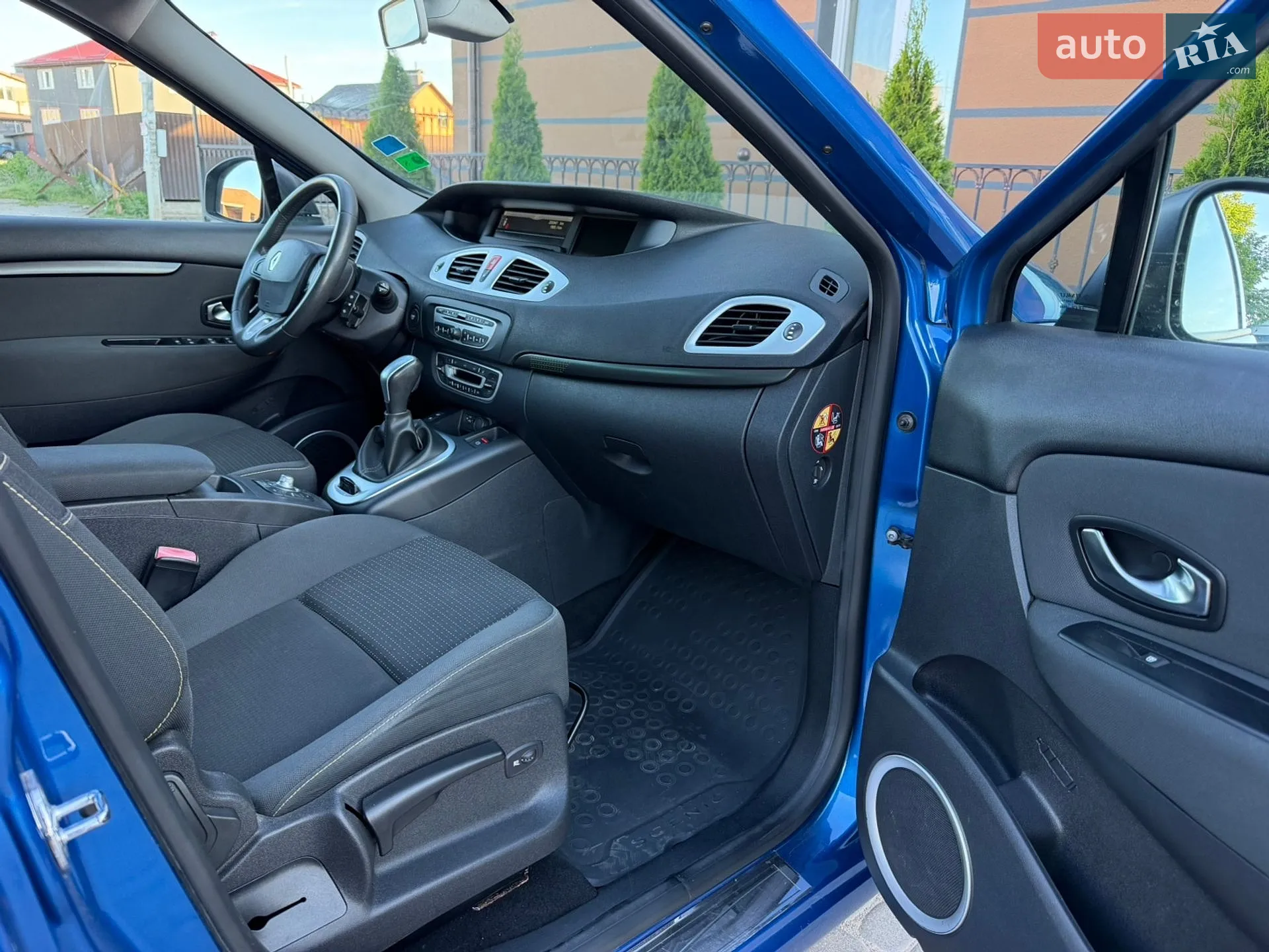 2010 Renault Scenic - мініатюра 17