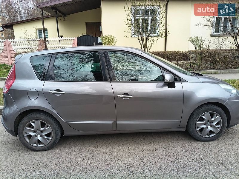 Минивэн Renault Scenic 2011 в Дубно