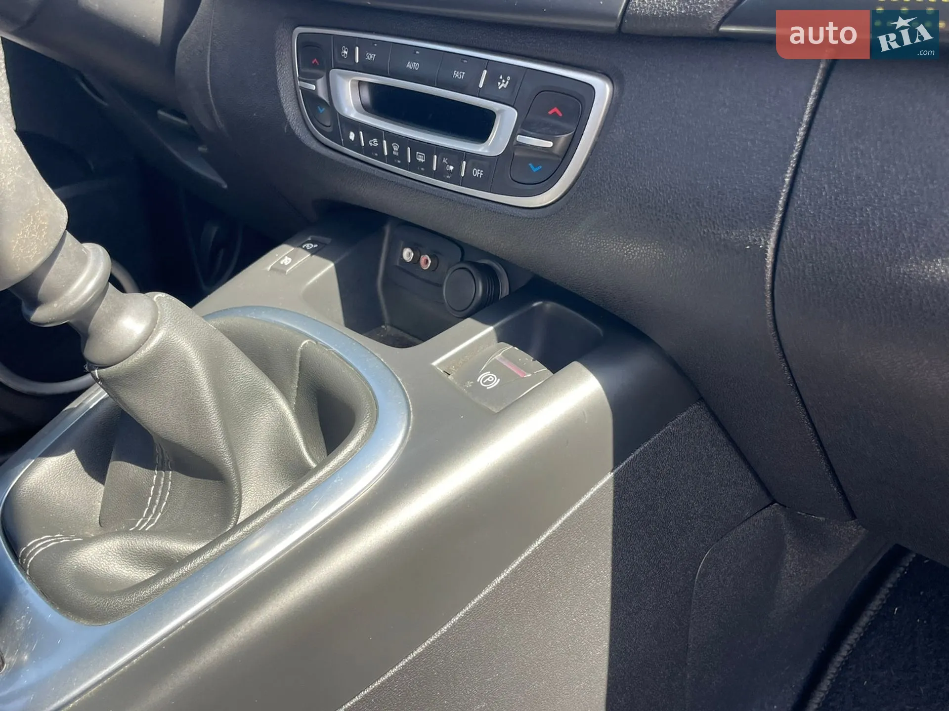 2010 Renault Scenic - мініатюра 26