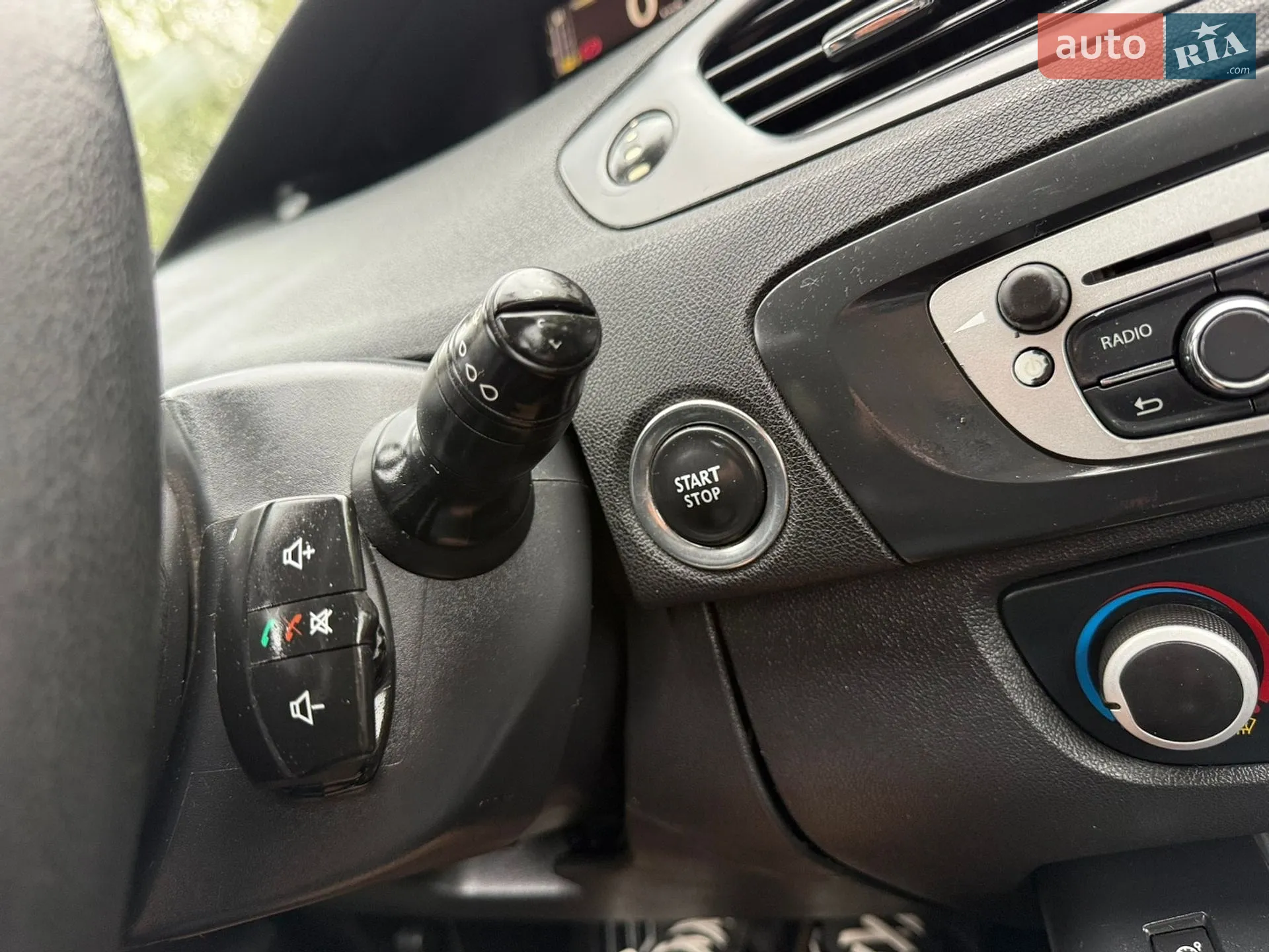 2012 Renault Scenic - мініатюра 2