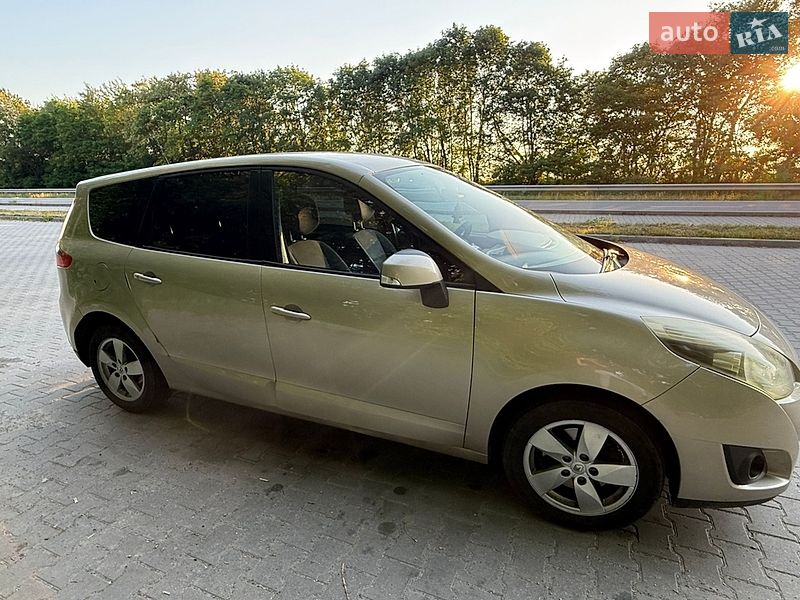 Минивэн Renault Scenic 2009 в Бучаче