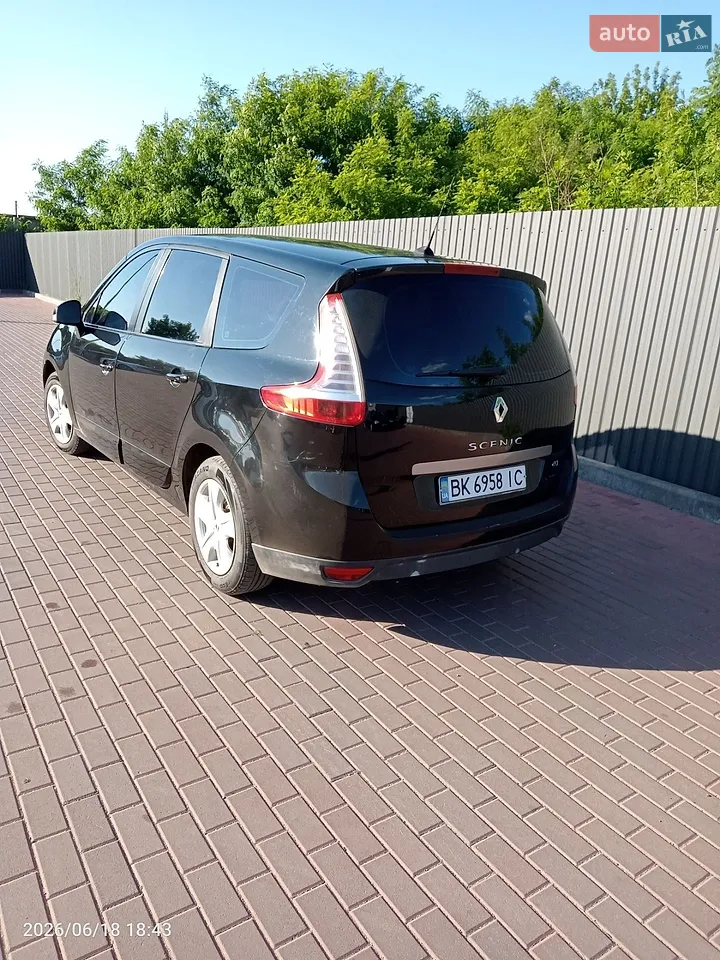 2010 Renault Scenic - мініатюра 16