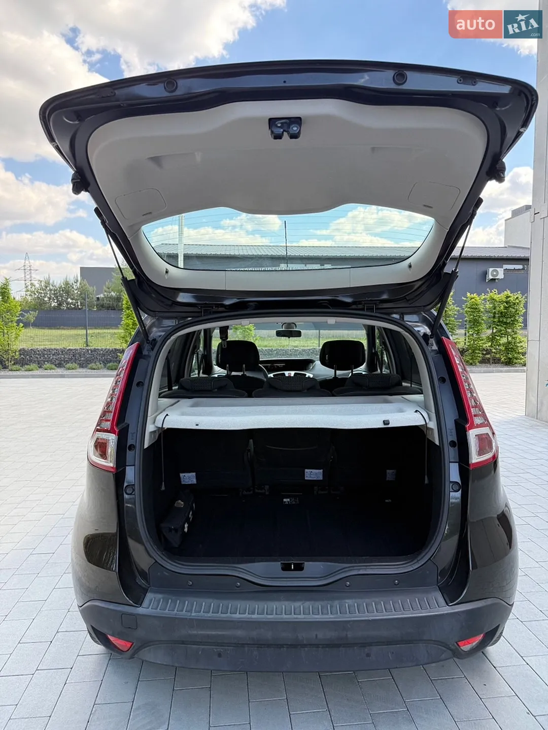 2010 Renault Scenic - мініатюра 18