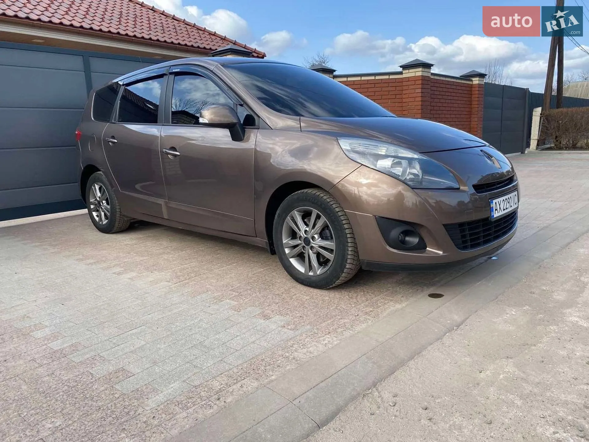 2010 Renault Scenic - мініатюра 2