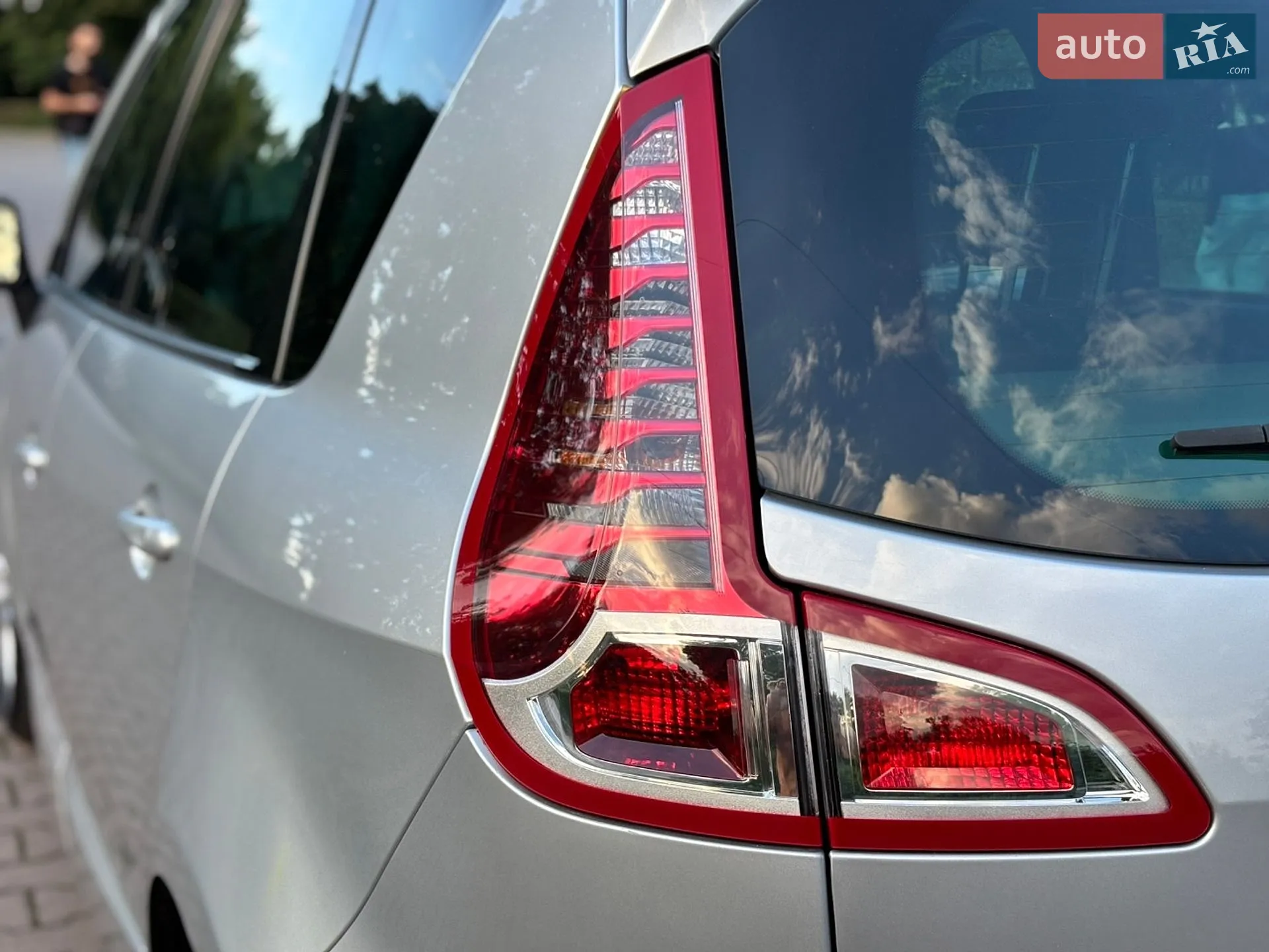2010 Renault Scenic - мініатюра 16