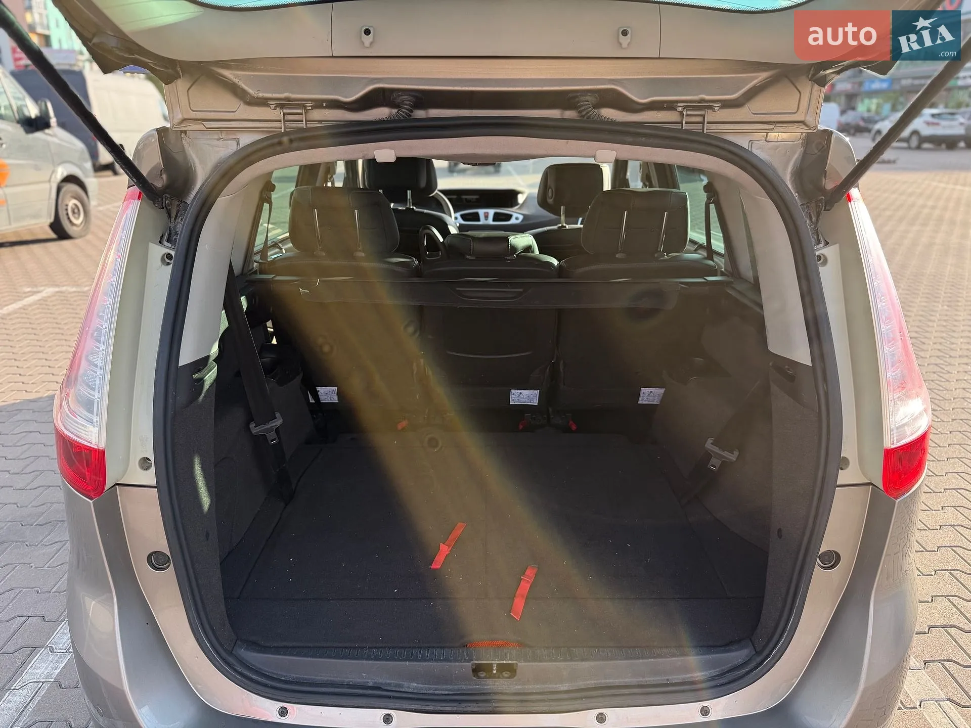 2010 Renault Scenic - мініатюра 31