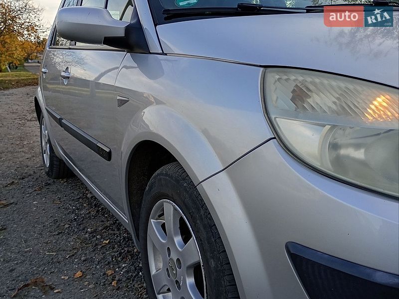 Минивэн Renault Scenic 2005 в Владимире
