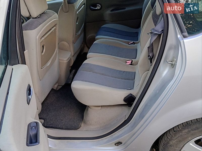 Минивэн Renault Scenic 2005 в Владимире