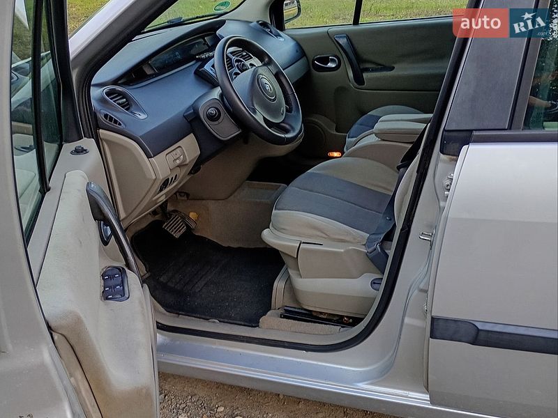 Минивэн Renault Scenic 2005 в Владимире