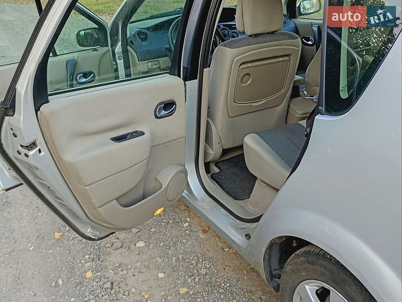 Минивэн Renault Scenic 2005 в Владимире