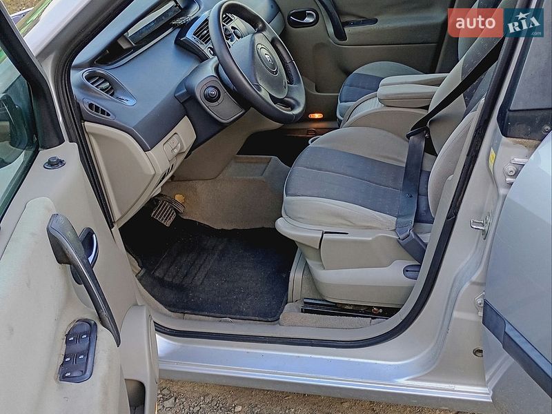 Минивэн Renault Scenic 2005 в Владимире