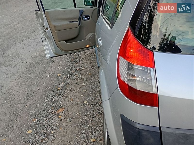 Минивэн Renault Scenic 2005 в Владимире