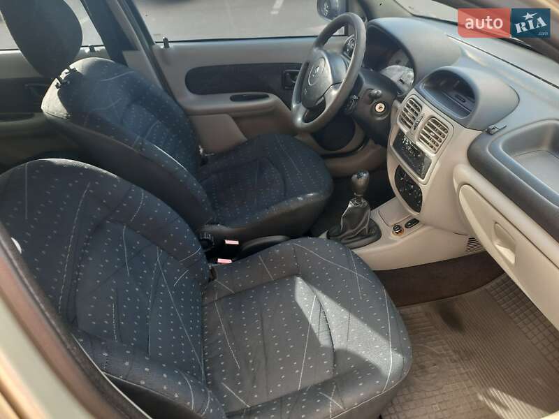 Седан Renault Symbol 2004 в Борисполі