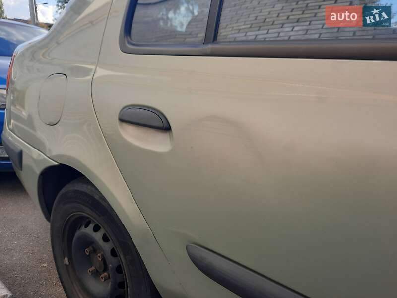 Седан Renault Symbol 2004 в Борисполі
