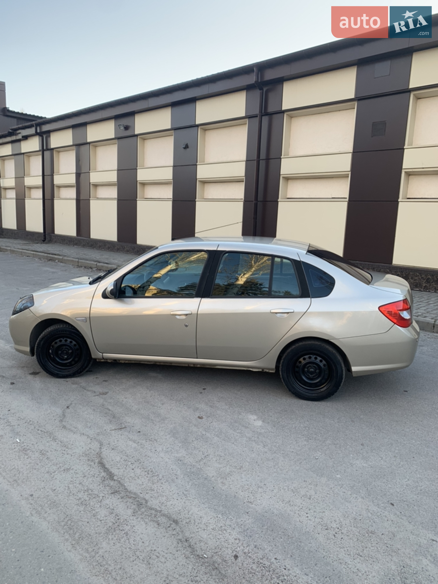2010 Renault Symbol - мініатюра 15