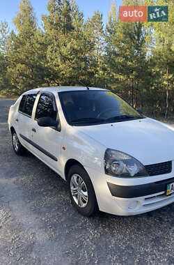 Седан Renault Symbol 2004 в Иванкове