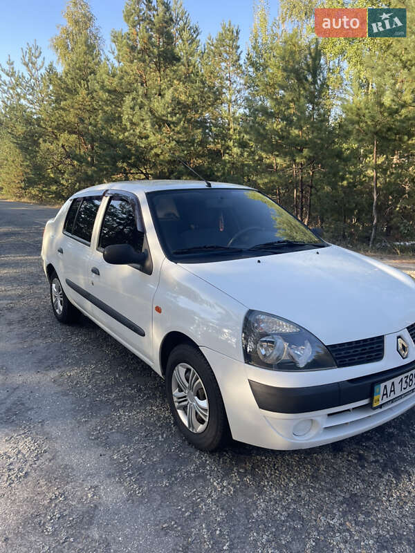 Седан Renault Symbol 2004 в Іванкові