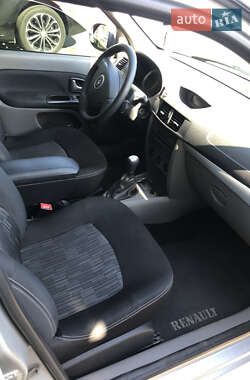 Седан Renault Symbol 2011 в 