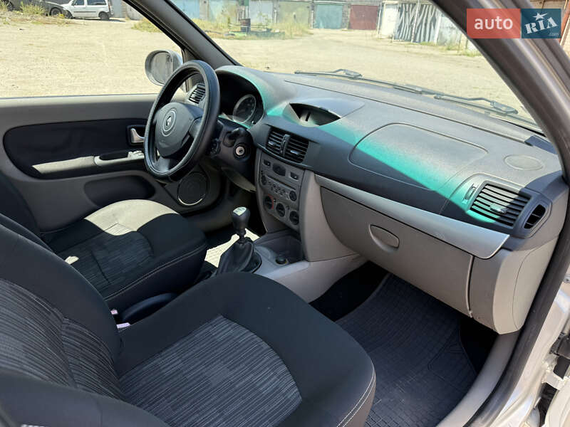 Седан Renault Symbol 2010 в Днепре
