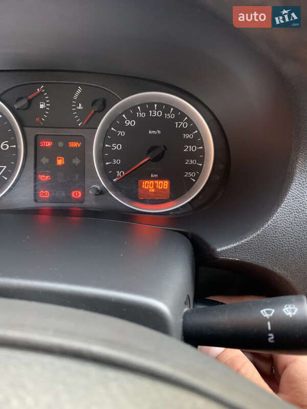 Седан Renault Symbol 2010 в Сарнах