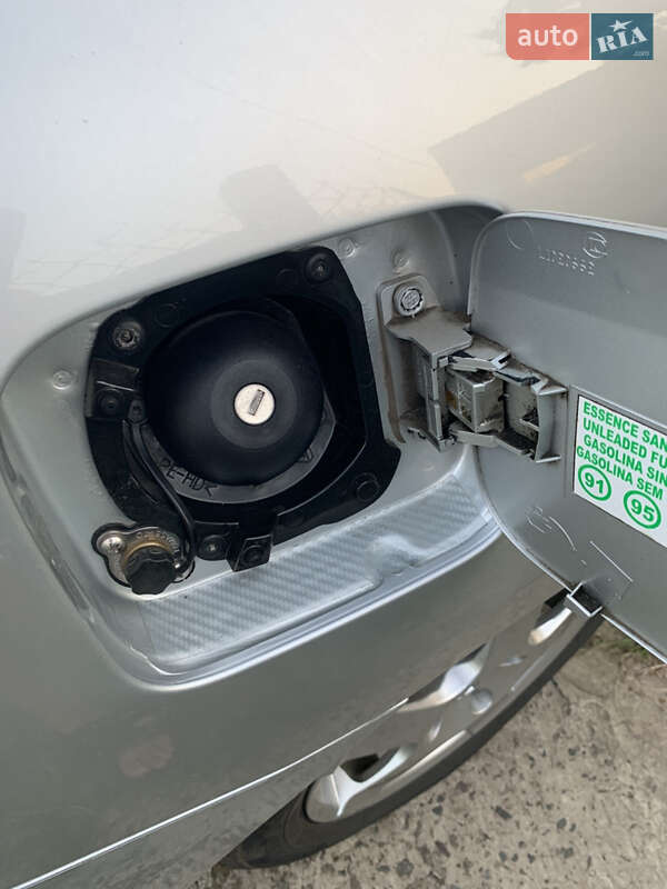 Седан Renault Symbol 2010 в Сарнах