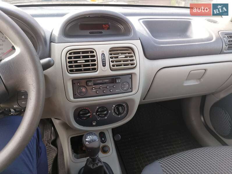 Седан Renault Symbol 2002 в Тетиеве фото 3 Седан Renault Symbol 2002 в Тетиеве