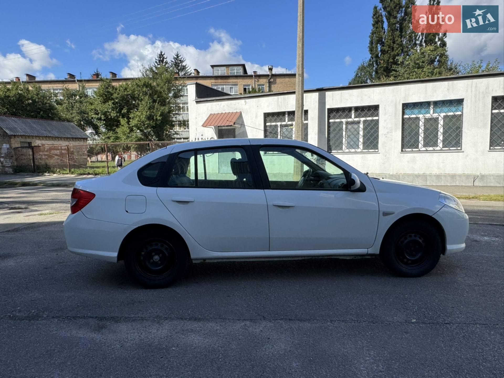 2010 Renault Symbol - мініатюра 9