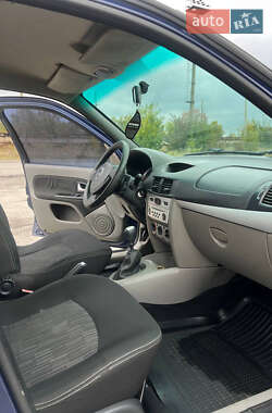 Седан Renault Symbol 2011 в  фото 17 Седан Renault Symbol 2011 в