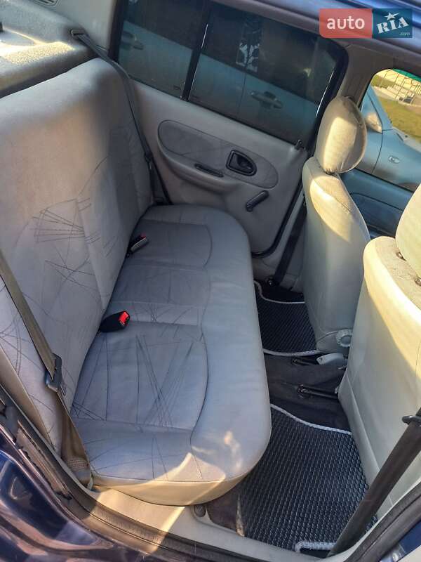 Седан Renault Symbol 2004 в Ивано-Франковске